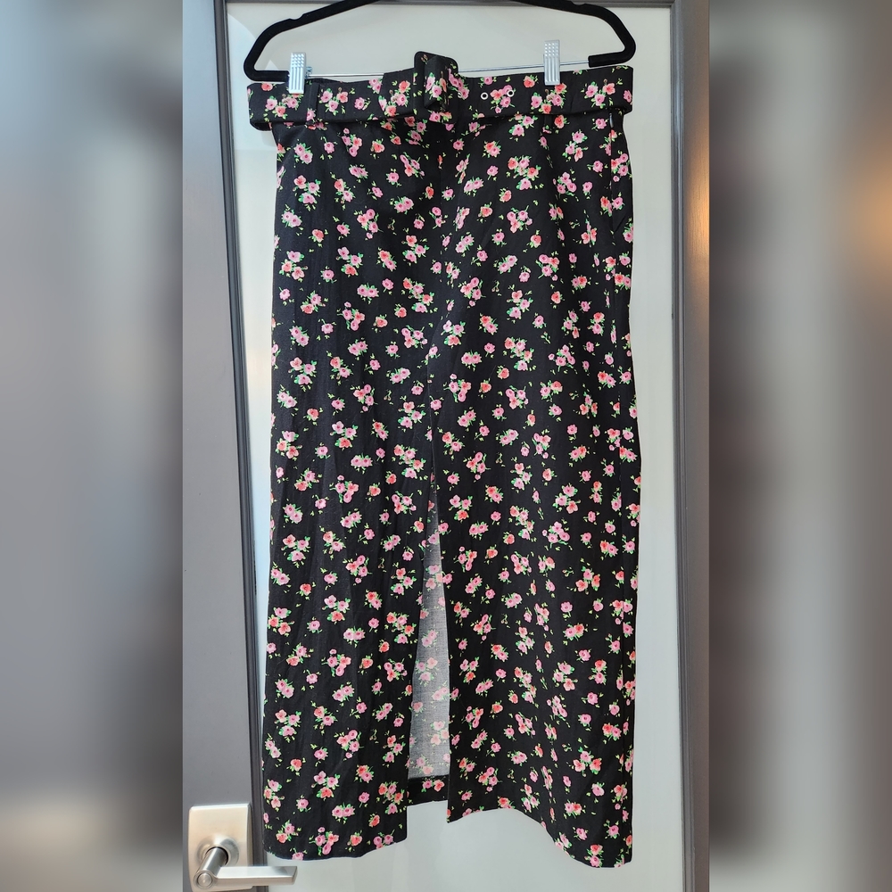 ZARA Rose Print Maxi with Belt and Front Slit Sz XL
